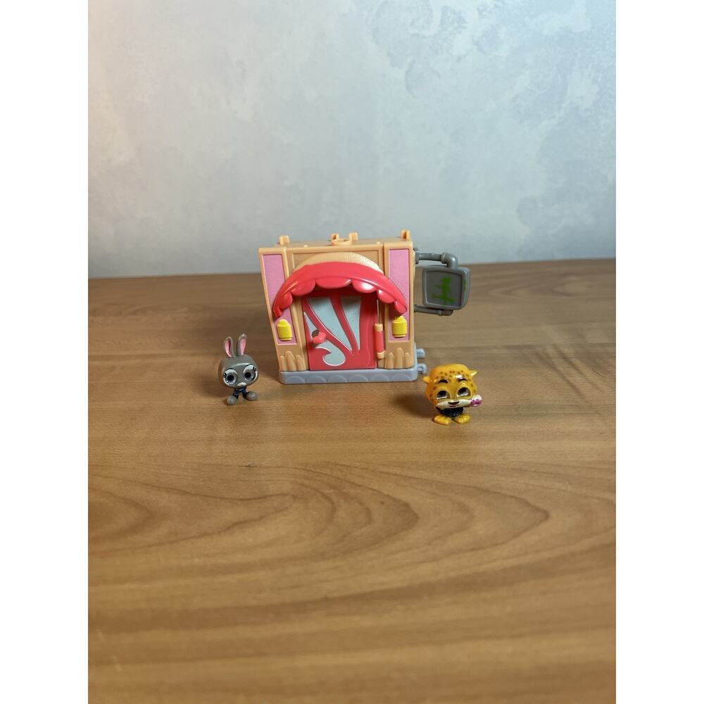 Disney Doorables Jumbeaux’s Cafe Judy Hopps Play Set, Plus Lion